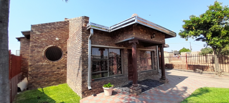 To Let 2 Bedroom Property for Rent in Lethlabile North West